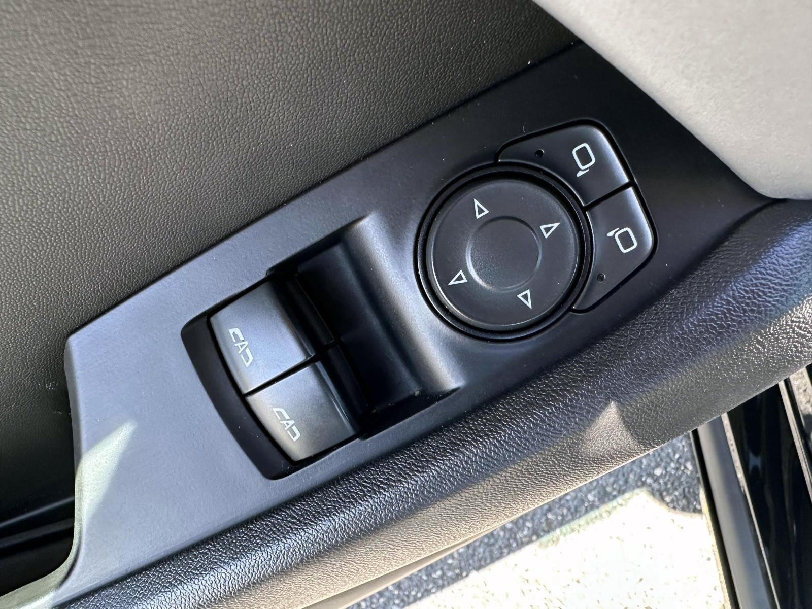 Used 2020 Chevrolet Camaro SS RWD image 9