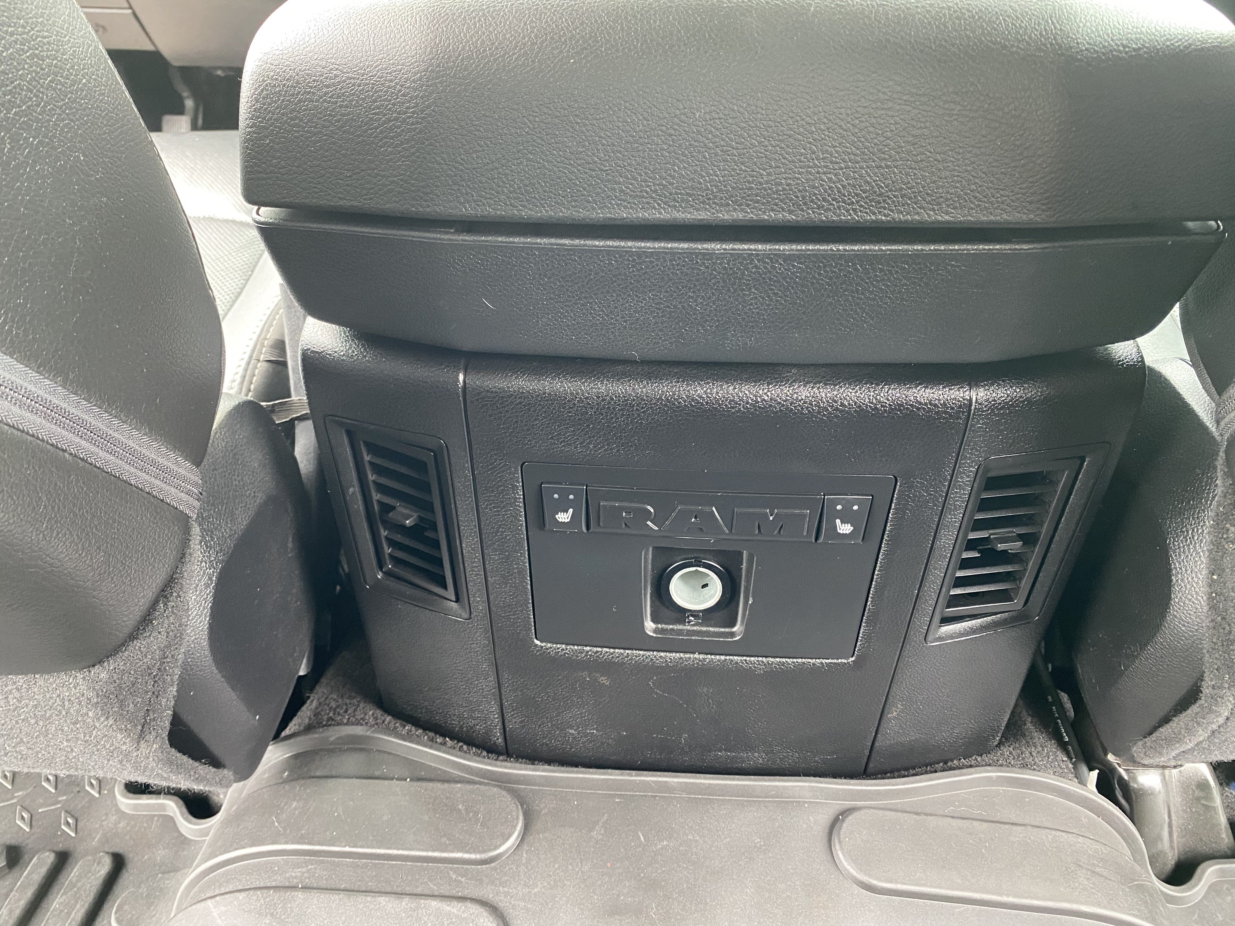 Used 2014 RAM 2500 Laramie w/ Convenience Group AWD/4WD image 23
