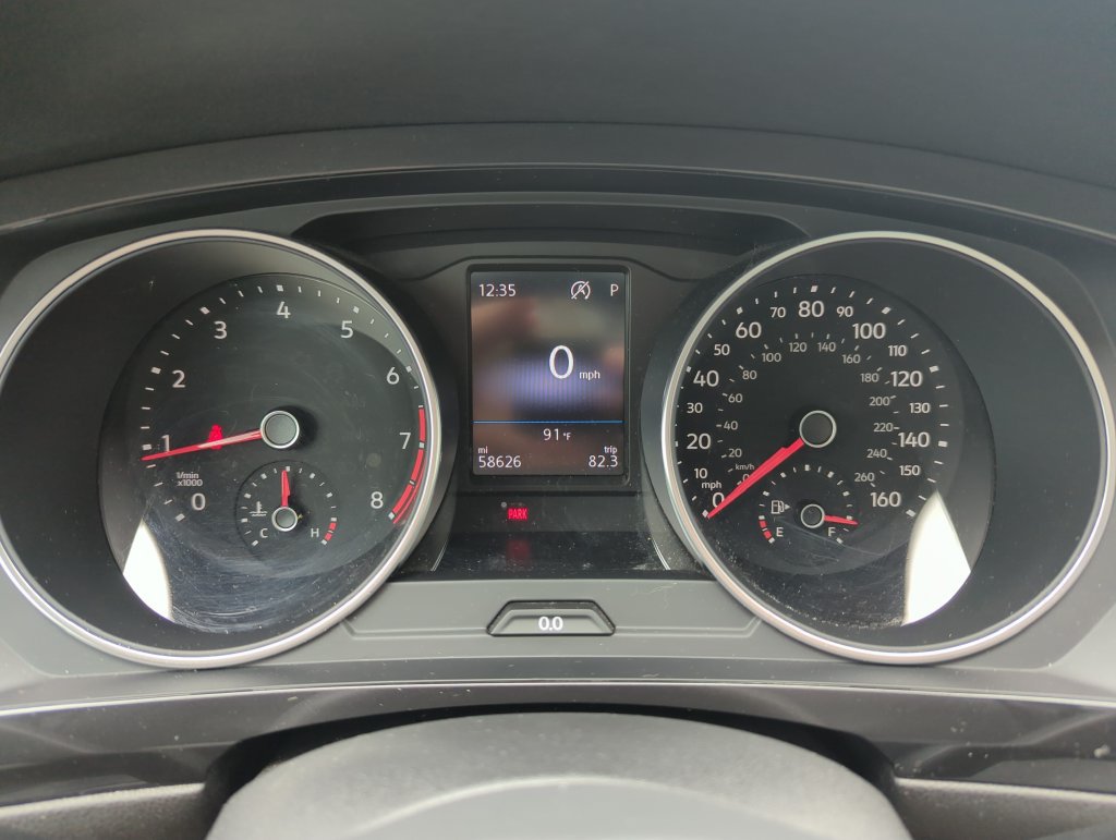 Used 2018 Volkswagen Tiguan SE w/ Panoramic Sunroof Package FWD image 39
