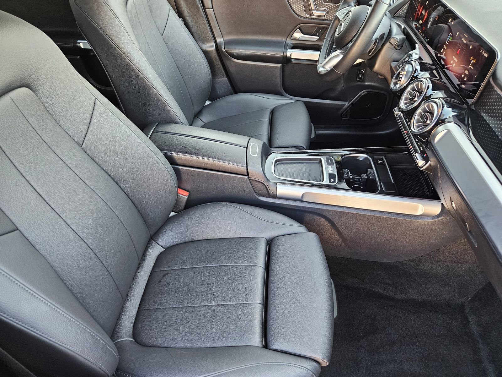 Used 2025 Mercedes-Benz GLB 250 4MATIC image 20