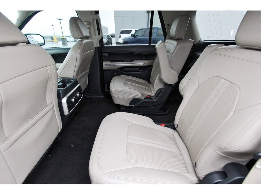 Used 2023 Ford Expedition Limited image 7