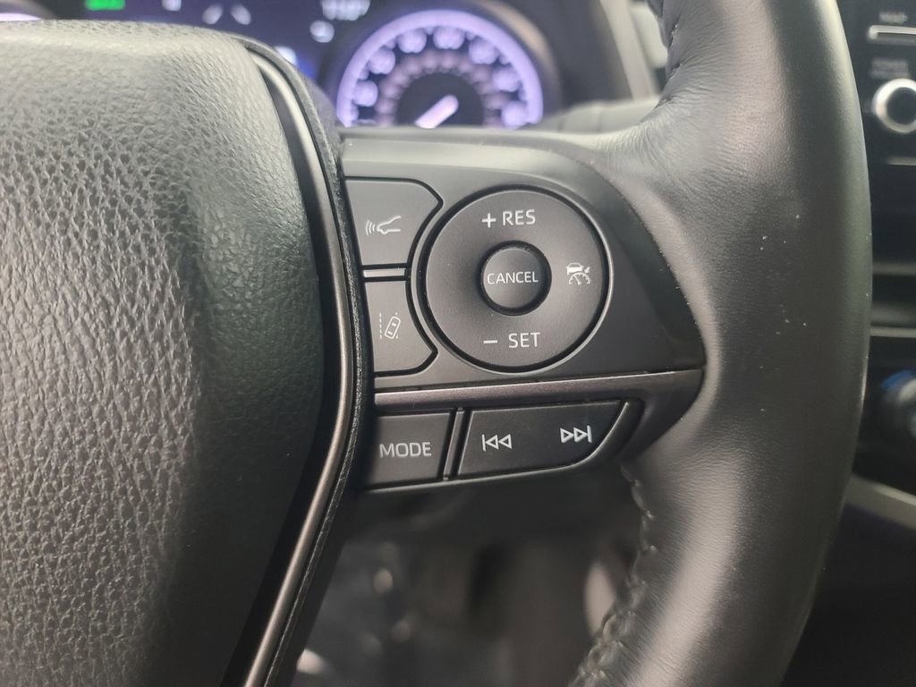 Used 2022 Toyota Camry SE w/ Cold Weather Package image 29