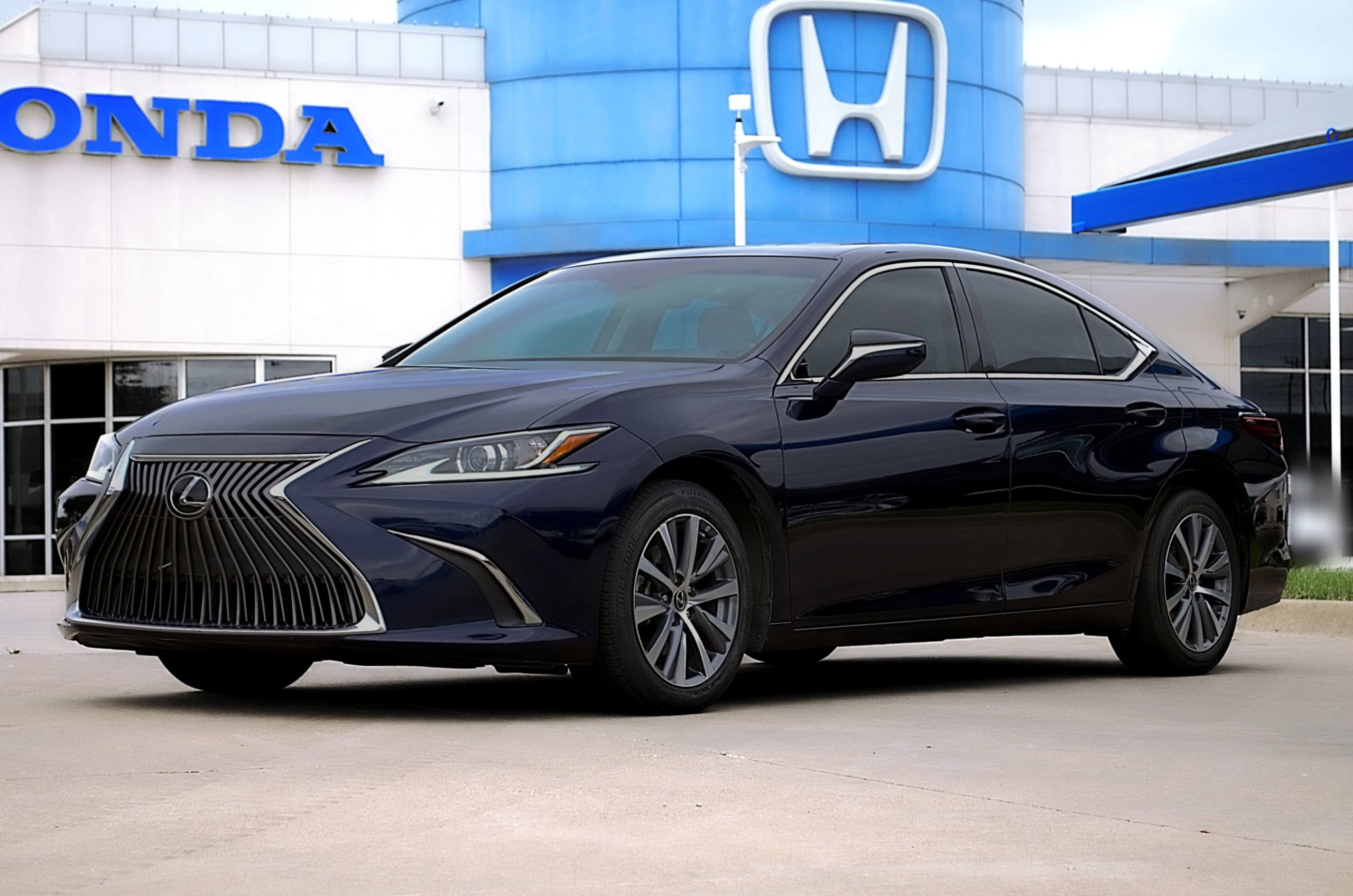 Used 2019 Lexus ES 350 w/ Accessory Package 2