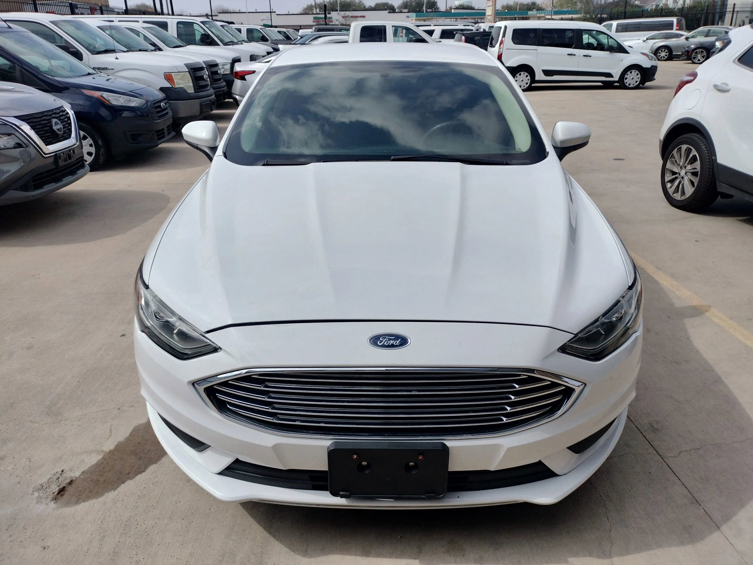 Used 2018 Ford Fusion SE w/ Fusion SE Technology Package image 11