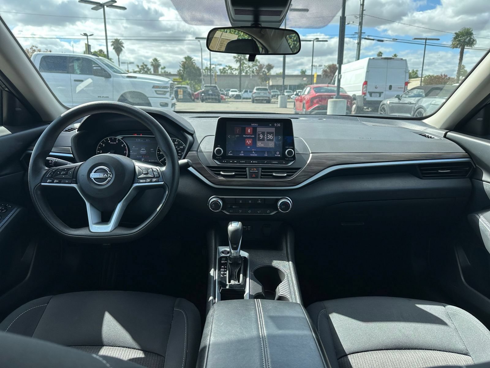 Used 2025 Nissan Altima 2.5 SV FWD image 32