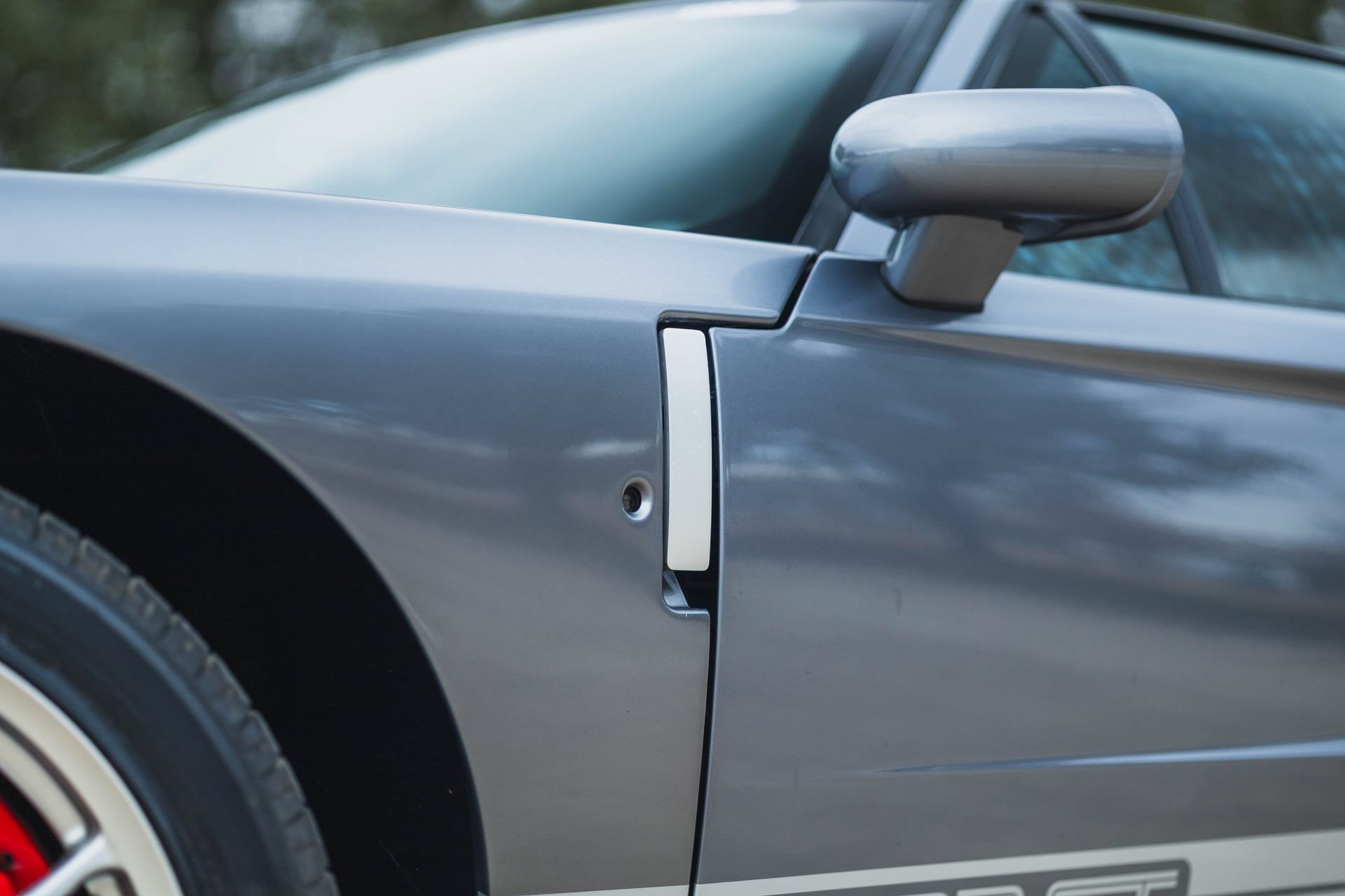 Used 2006 Ford GT RWD image 10