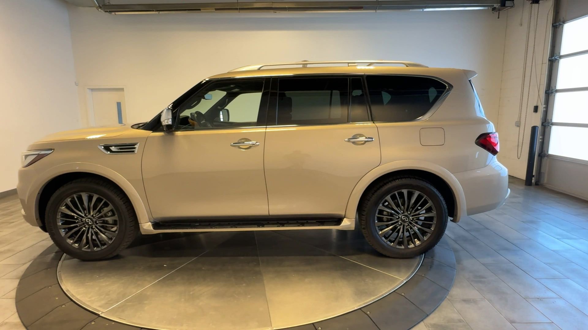 Certified 2023 INFINITI QX80 Sensory w/ Cargo Package AWD/4WD image 5