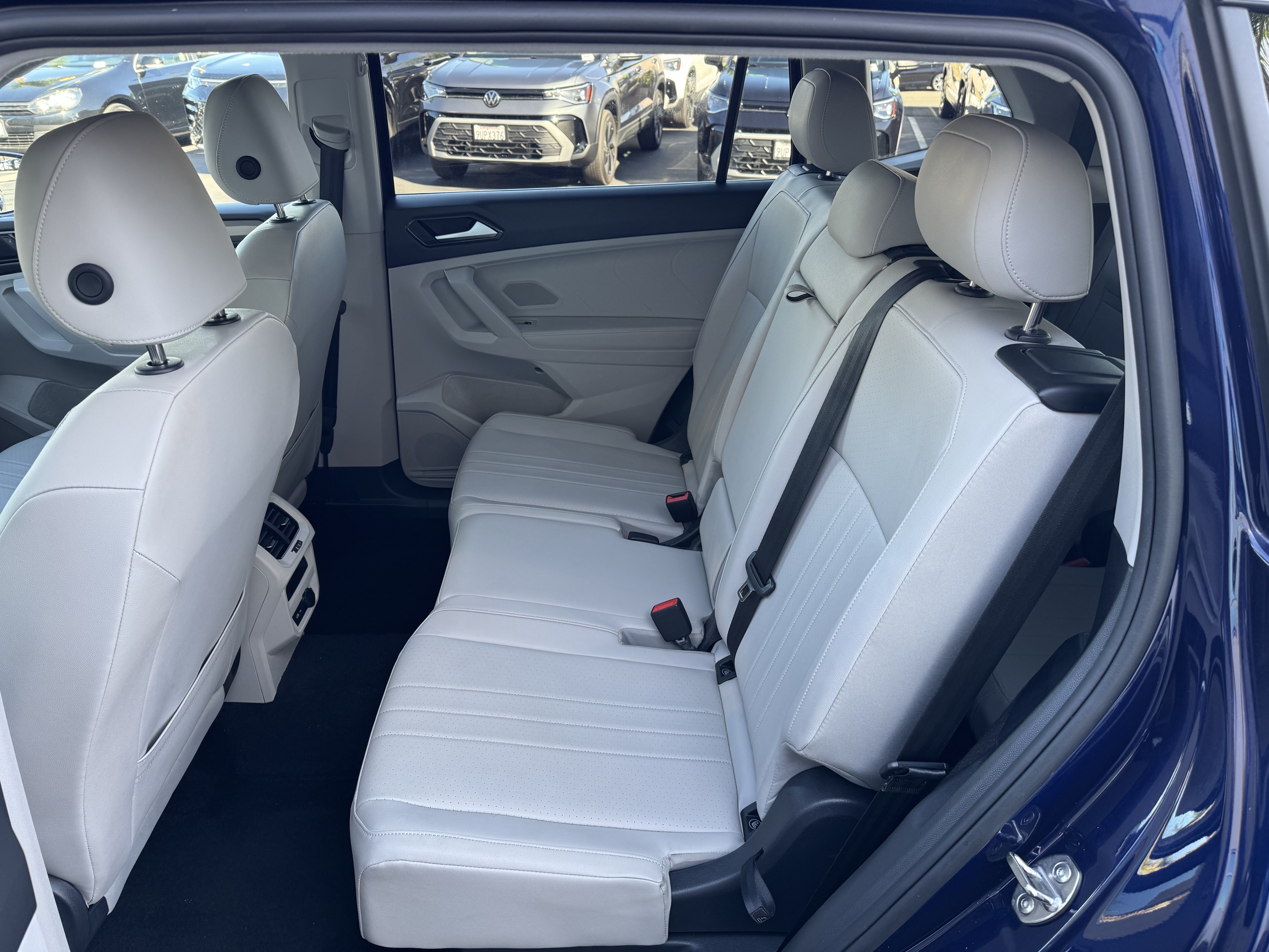 Certified 2024 Volkswagen Tiguan SE FWD image 34