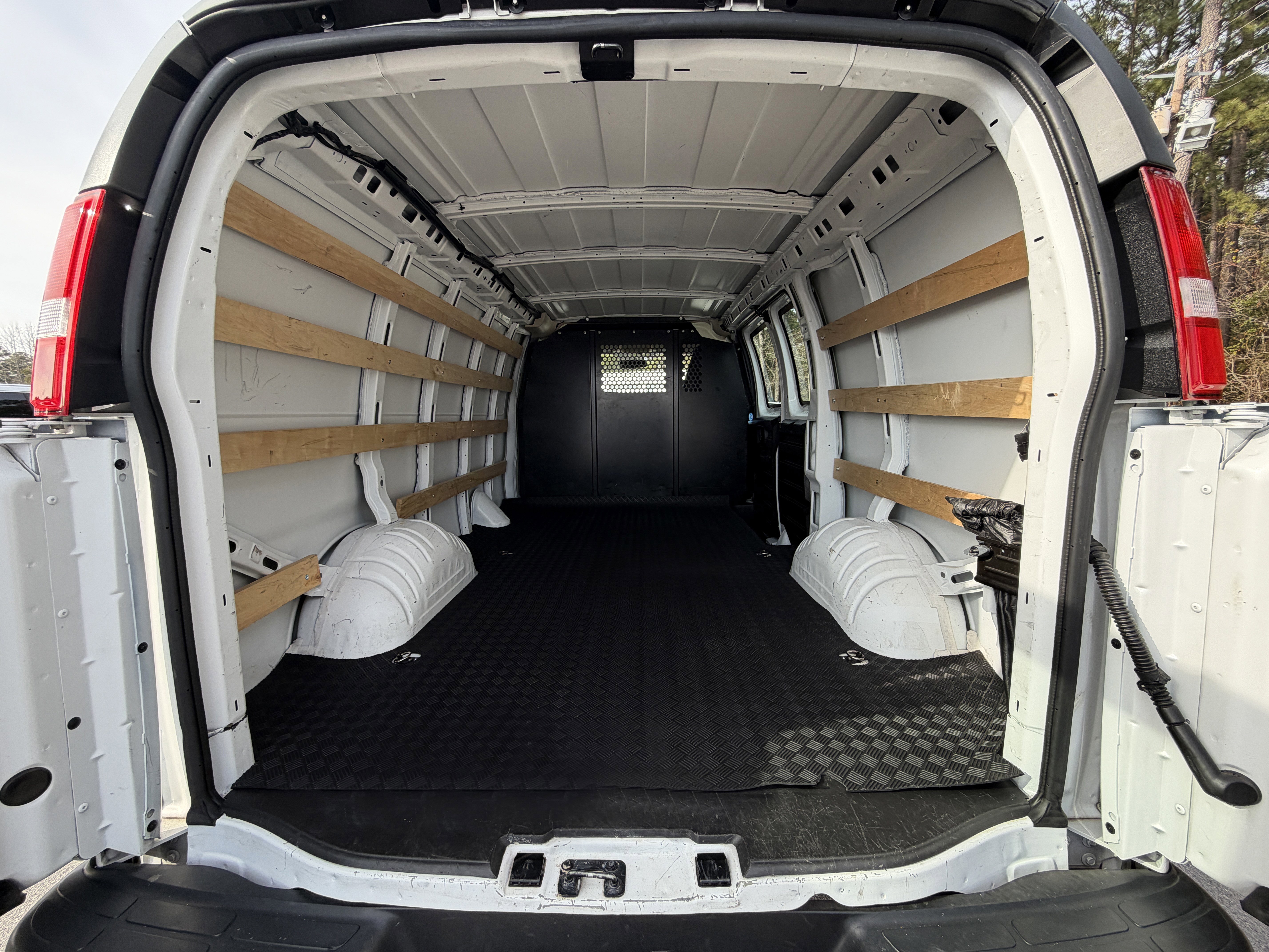 Used 2024 Chevrolet Express 2500 Work Van w/ Driver Convenience Package image 4