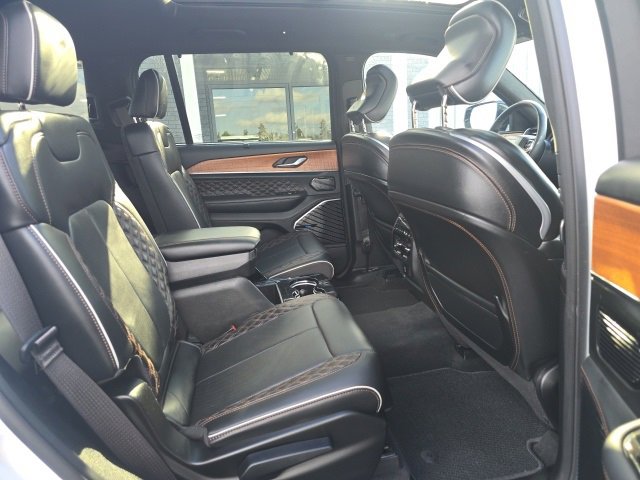 Used 2023 Jeep Grand Cherokee L Summit image 31