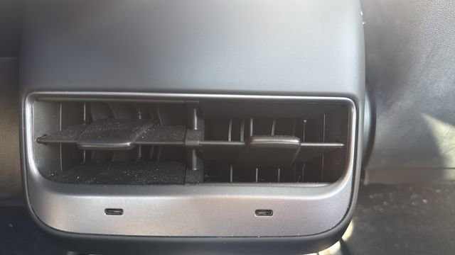 Used 2023 Tesla Model 3 Standard Range image 13