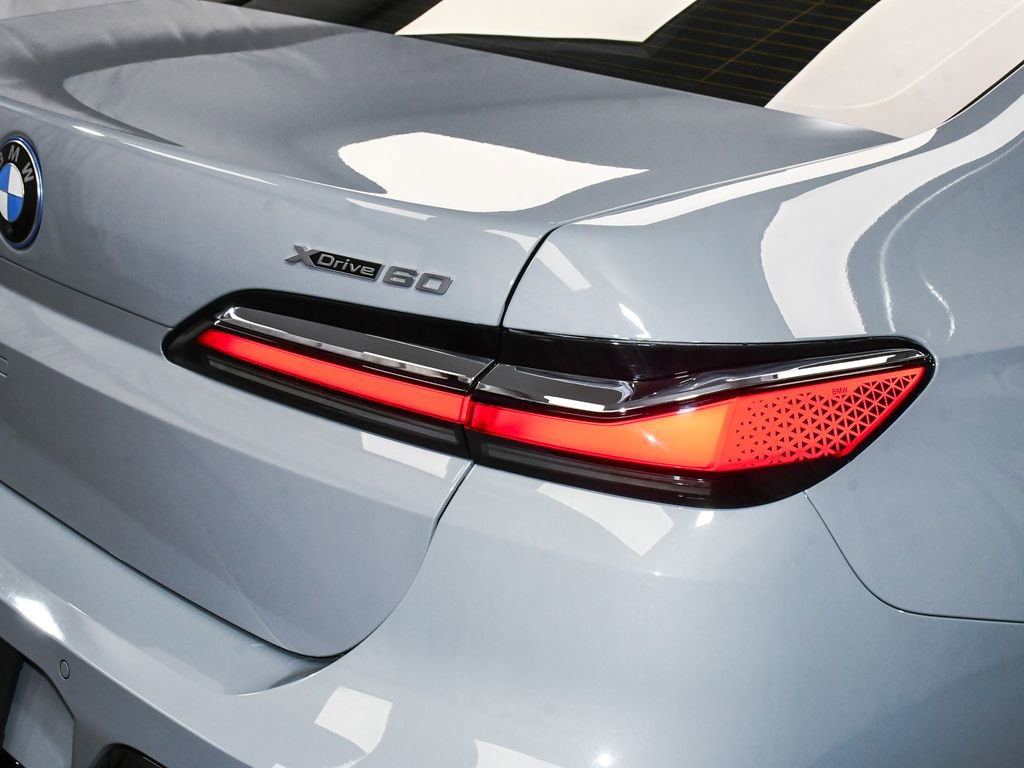 Used 2024 BMW i7 xDrive60 image 87