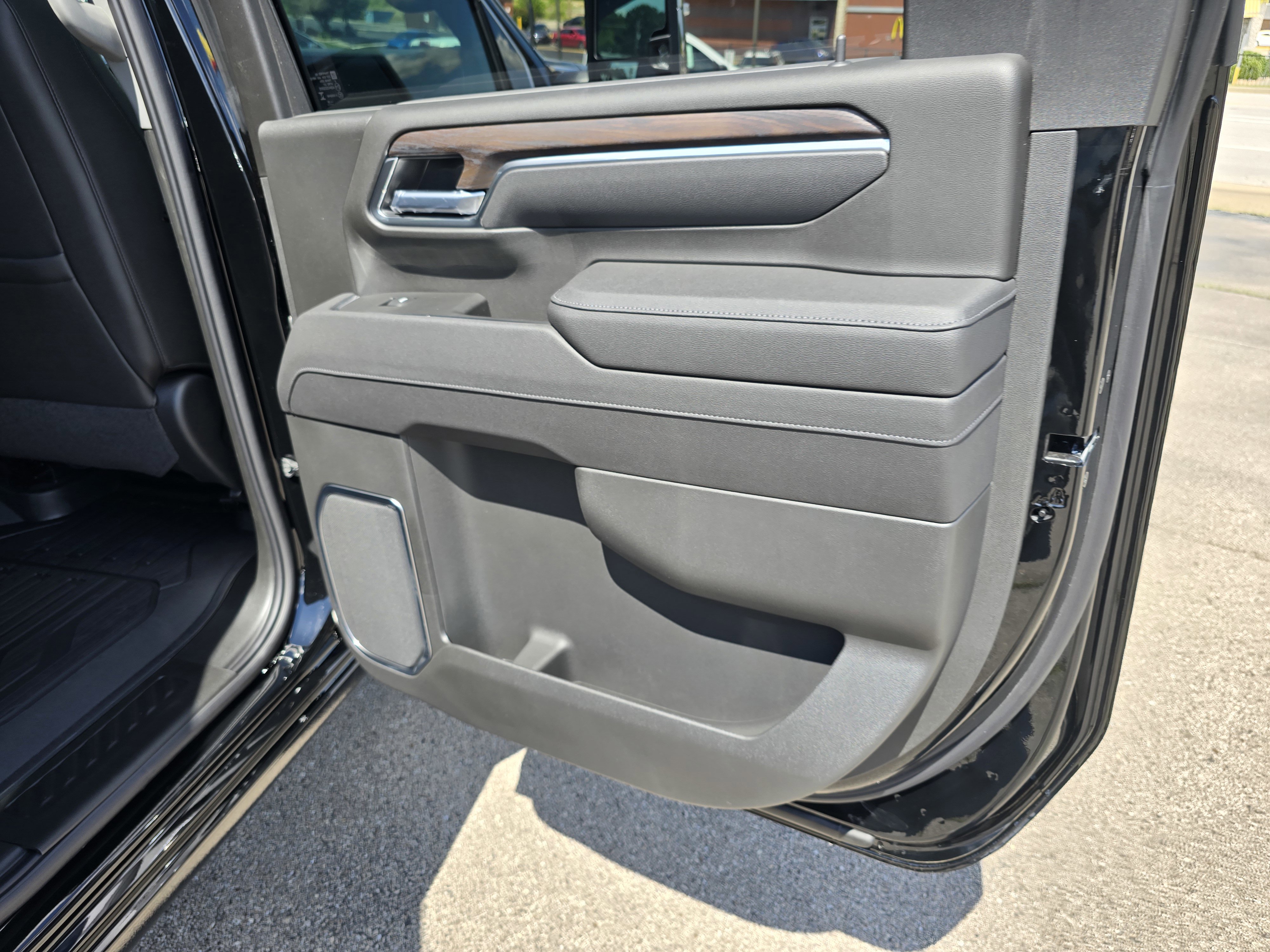 New 2025 GMC Sierra 2500 SLT w/ SLT Convenience Package image 22