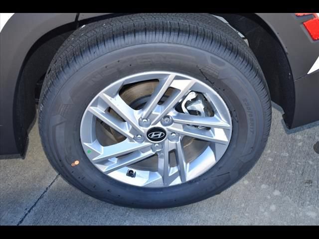 Certified 2025 Hyundai Tucson SE FWD image 18