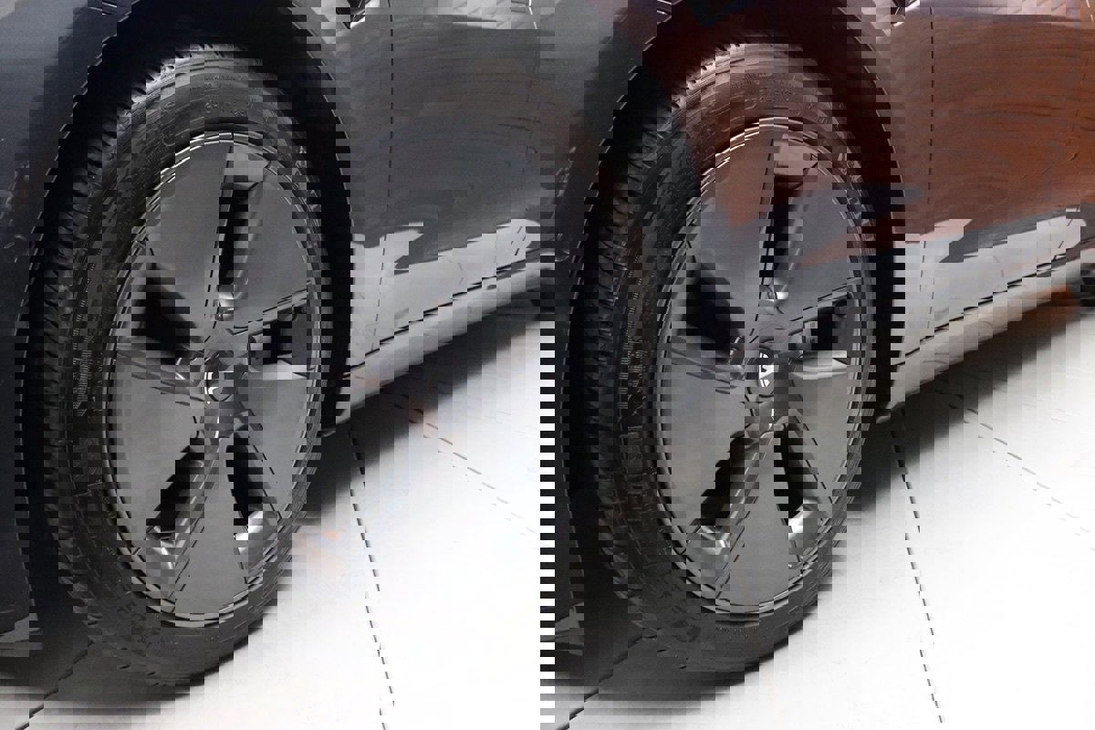 Used 2023 Tesla Model 3 Standard Range image 13