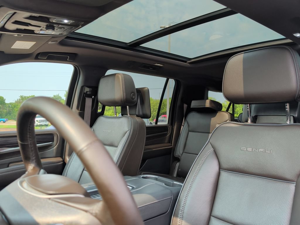 Used 2023 GMC Yukon XL Denali AWD/4WD image 18