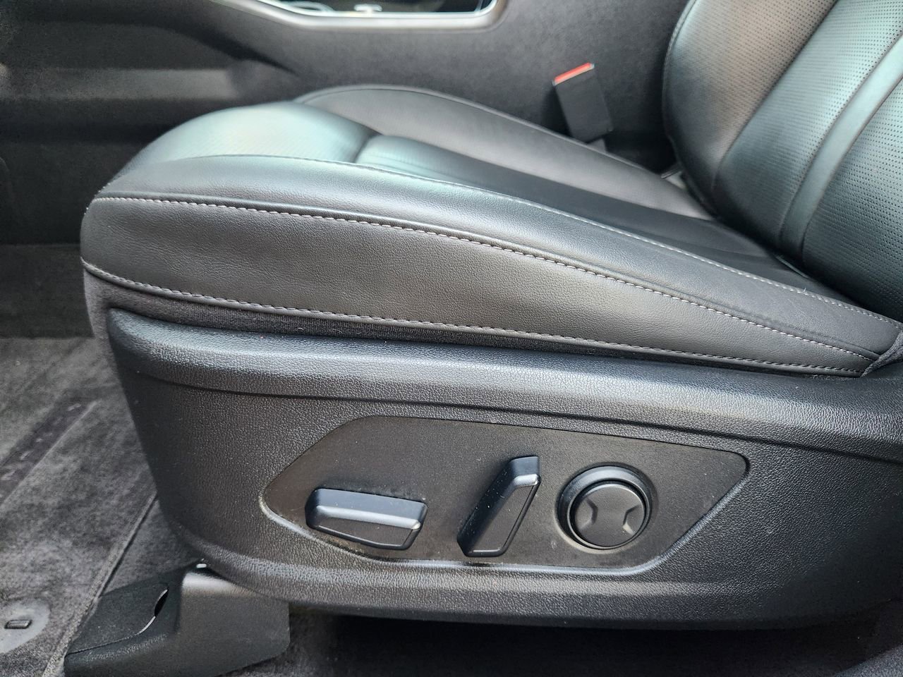 Used 2025 Kia Sorento S w/ Panoramic Sunroof Package image 23