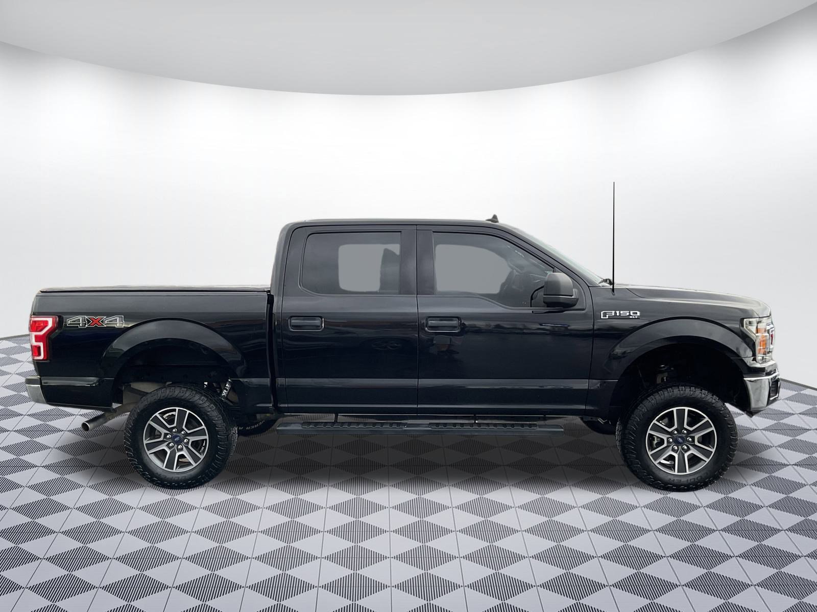 Used 2020 Ford F150 XLT image 2