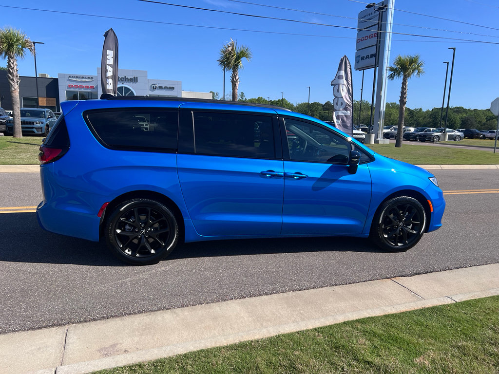 New 2026 Chrysler Pacifica Select w/ S Appearance Package FWD image 6