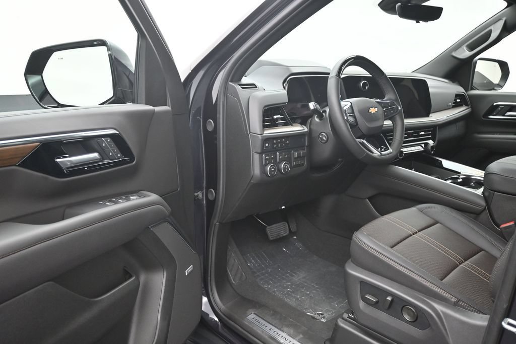 Certified 2026 Chevrolet Suburban High Country AWD/4WD image 10