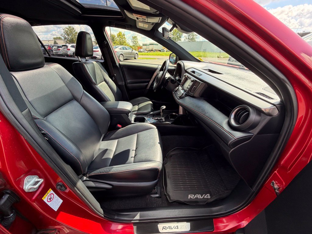Used 2017 Toyota RAV4 SE AWD/4WD image 28