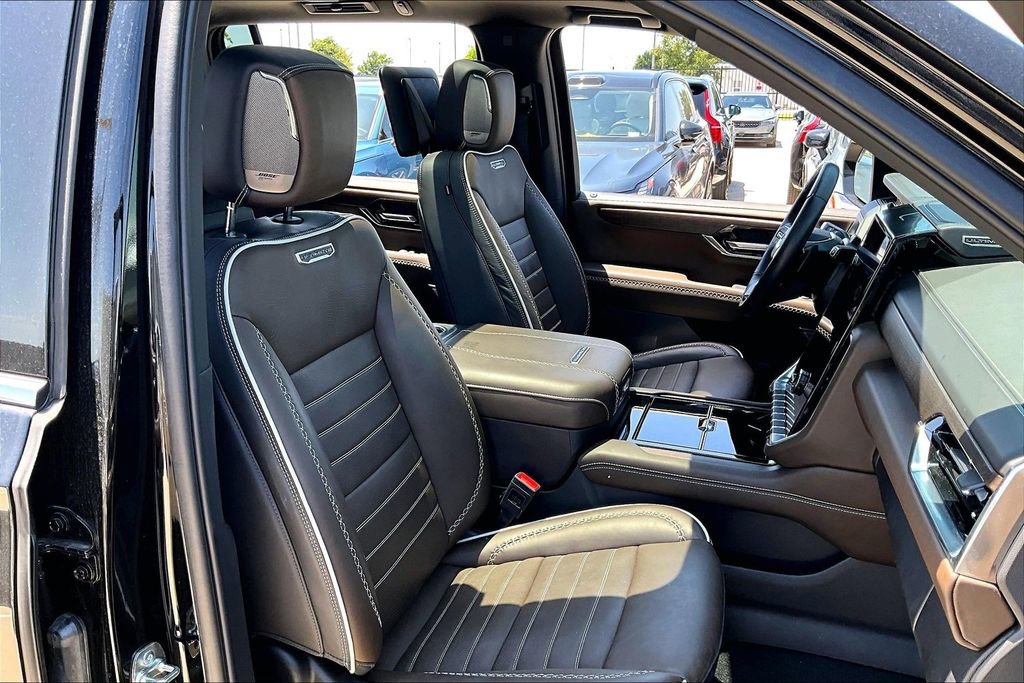 Used 2025 GMC Yukon XL Denali Ultimate w/ LPO, Floor Liner Package AWD/4WD image 8