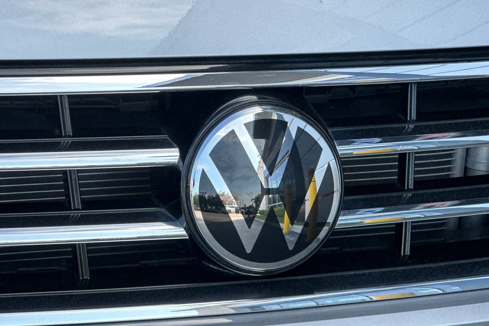 Used 2024 Volkswagen Tiguan SE image 38