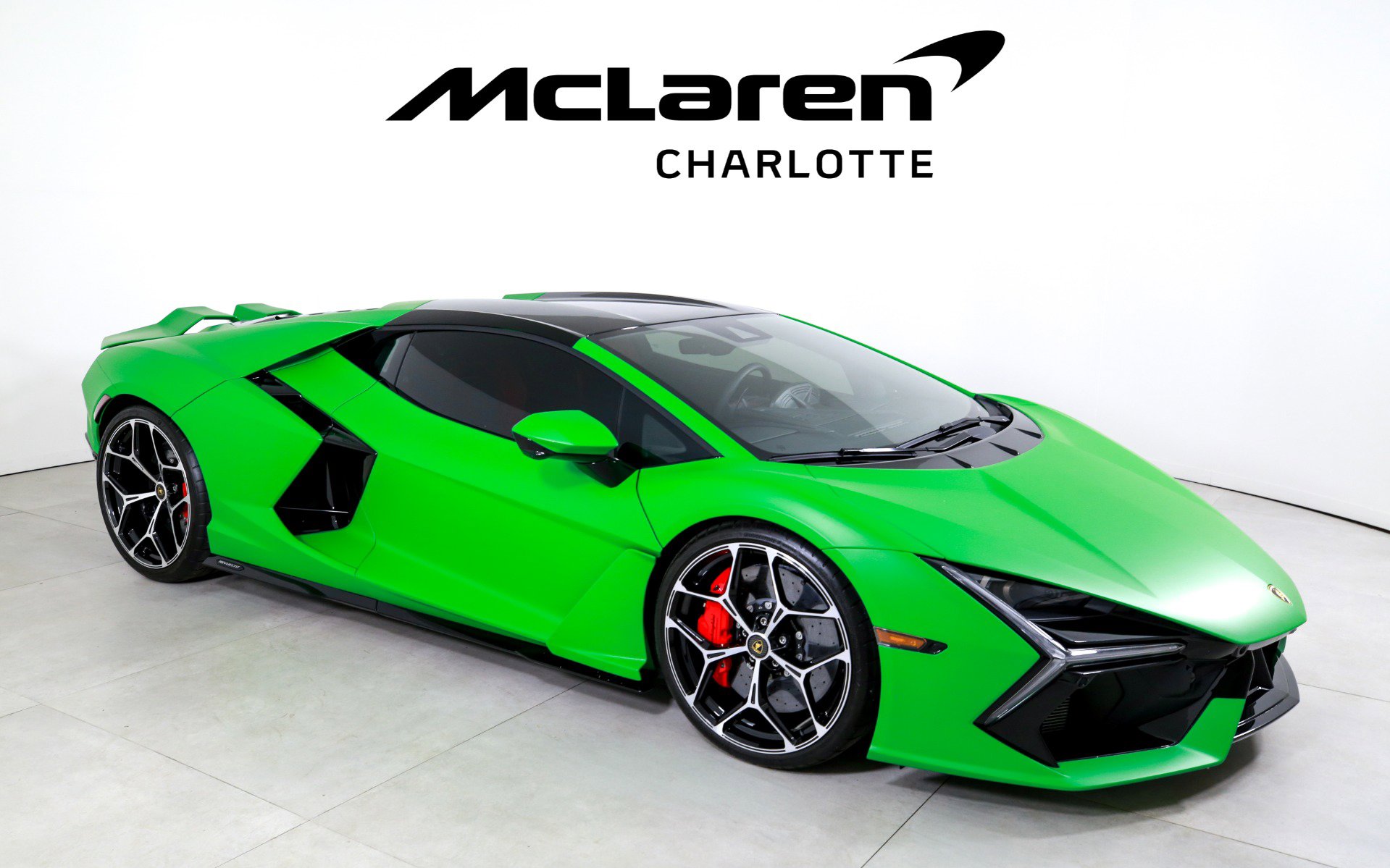 Used 2024 Lamborghini Revuelto image 2