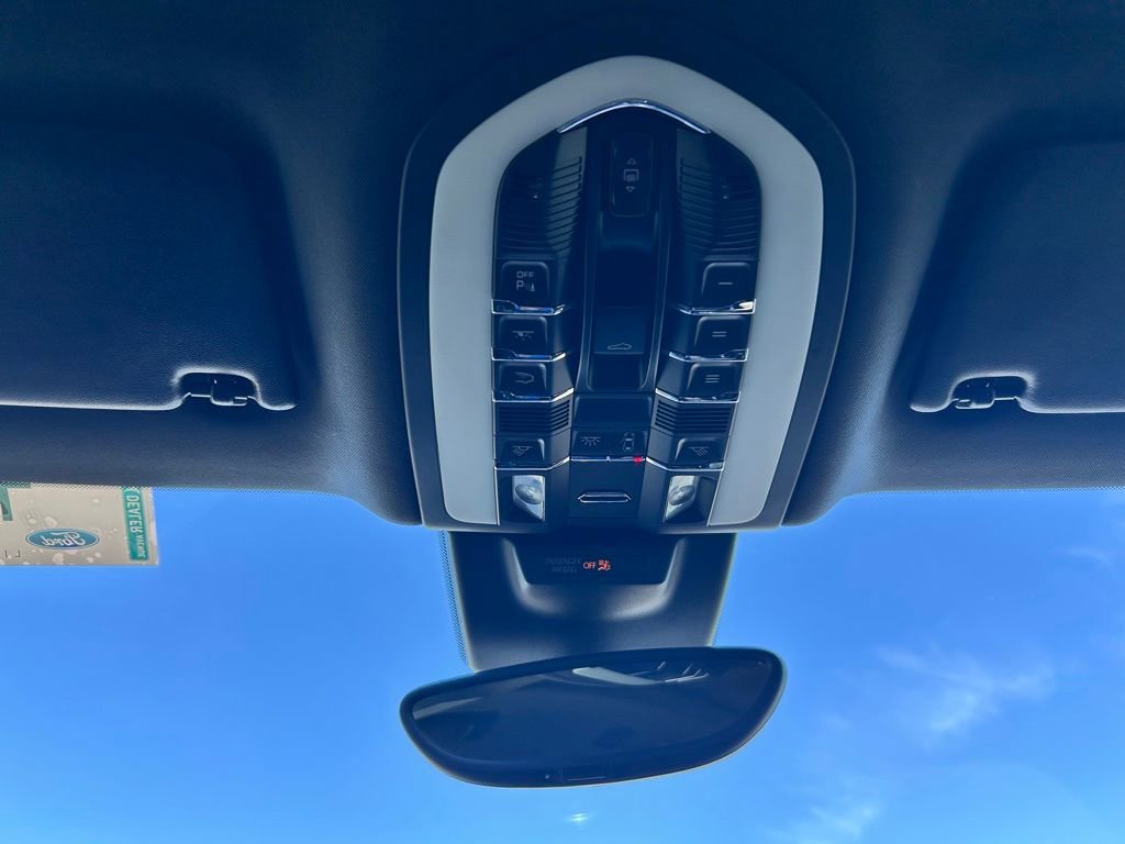 Used 2018 Porsche Macan S image 30