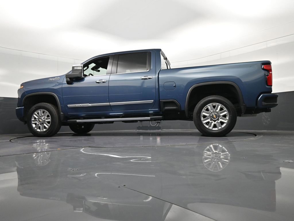 Used 2025 Chevrolet Silverado 2500 High Country w/ Technology Package AWD/4WD image 38