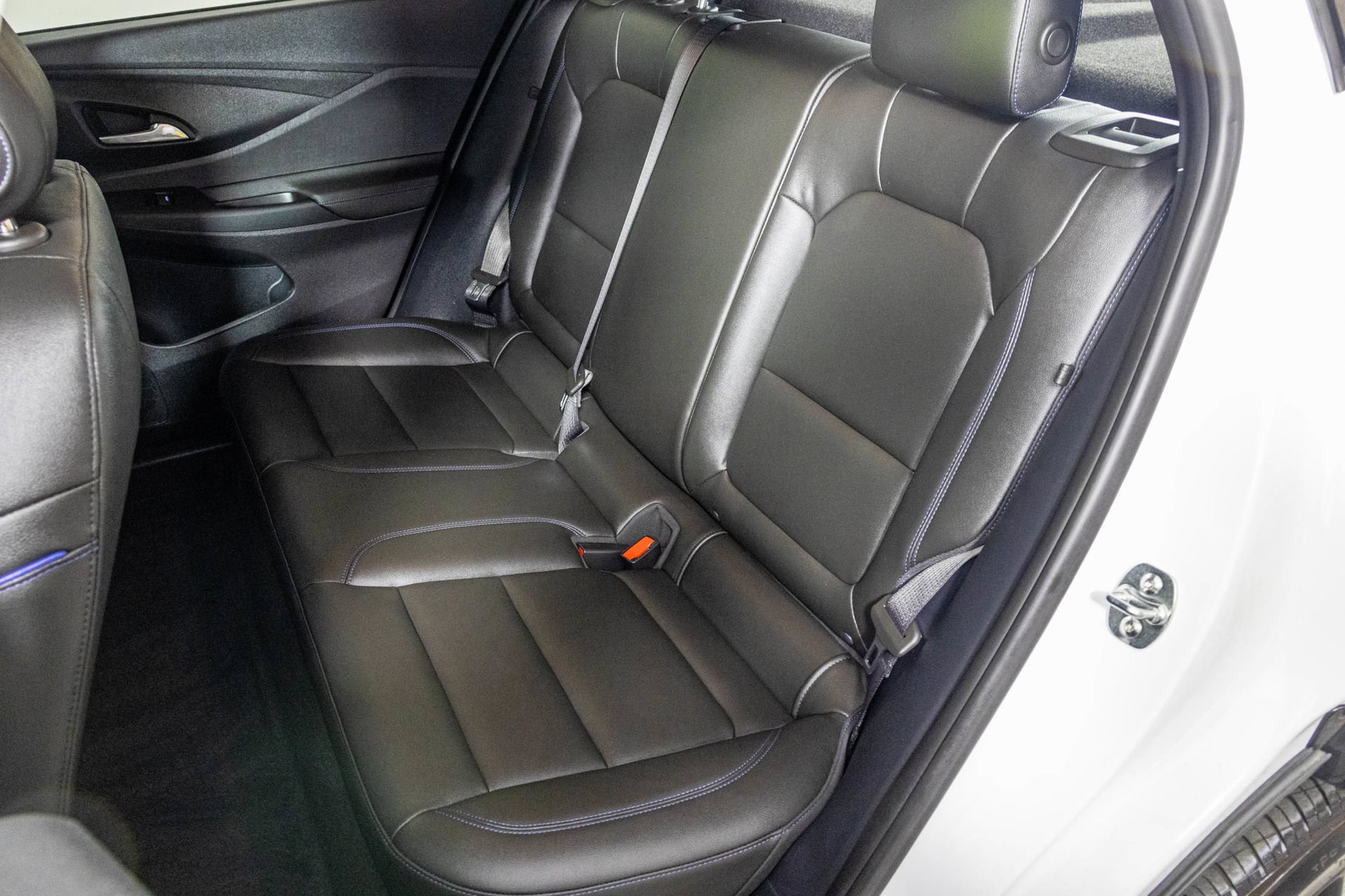 Used 2025 Buick Envista Sport Touring w/ Convenience I Package FWD image 39