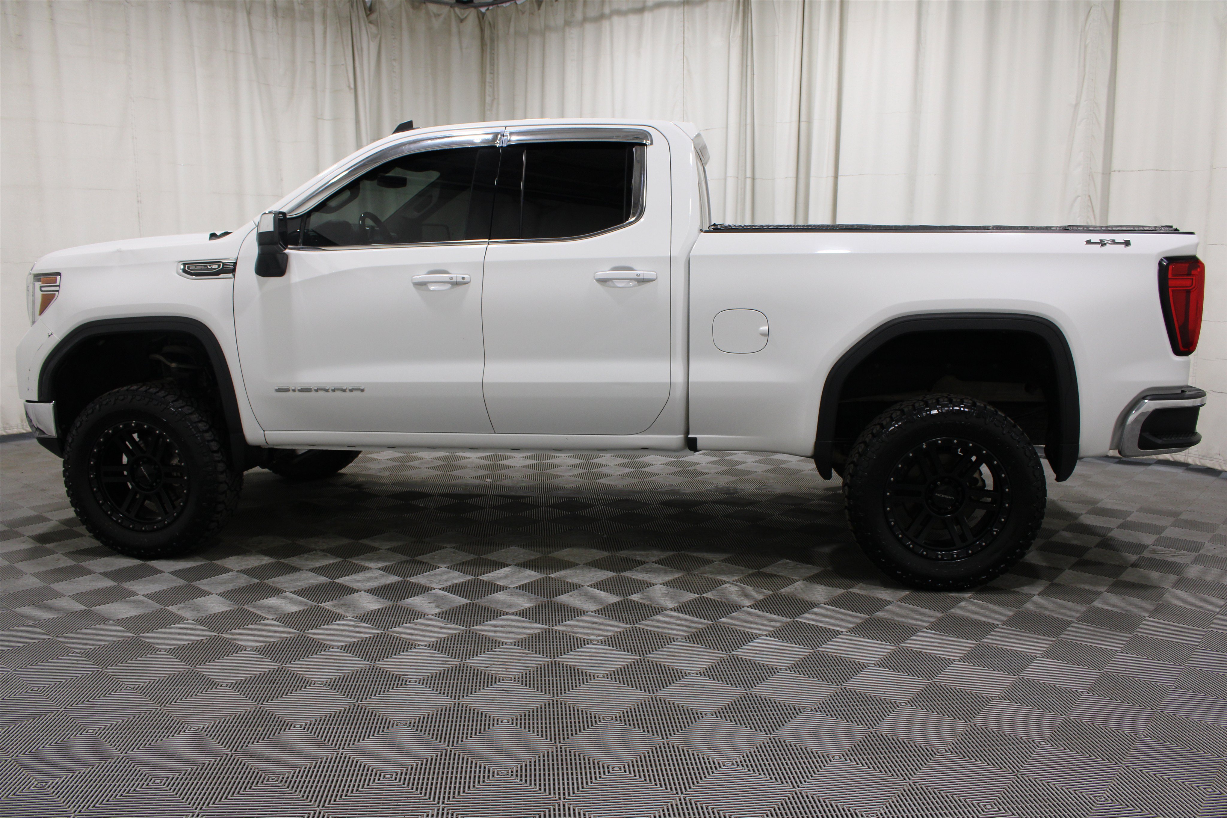 Used 2019 GMC Sierra 1500 SLE w/ SLE Value Package AWD/4WD image 30