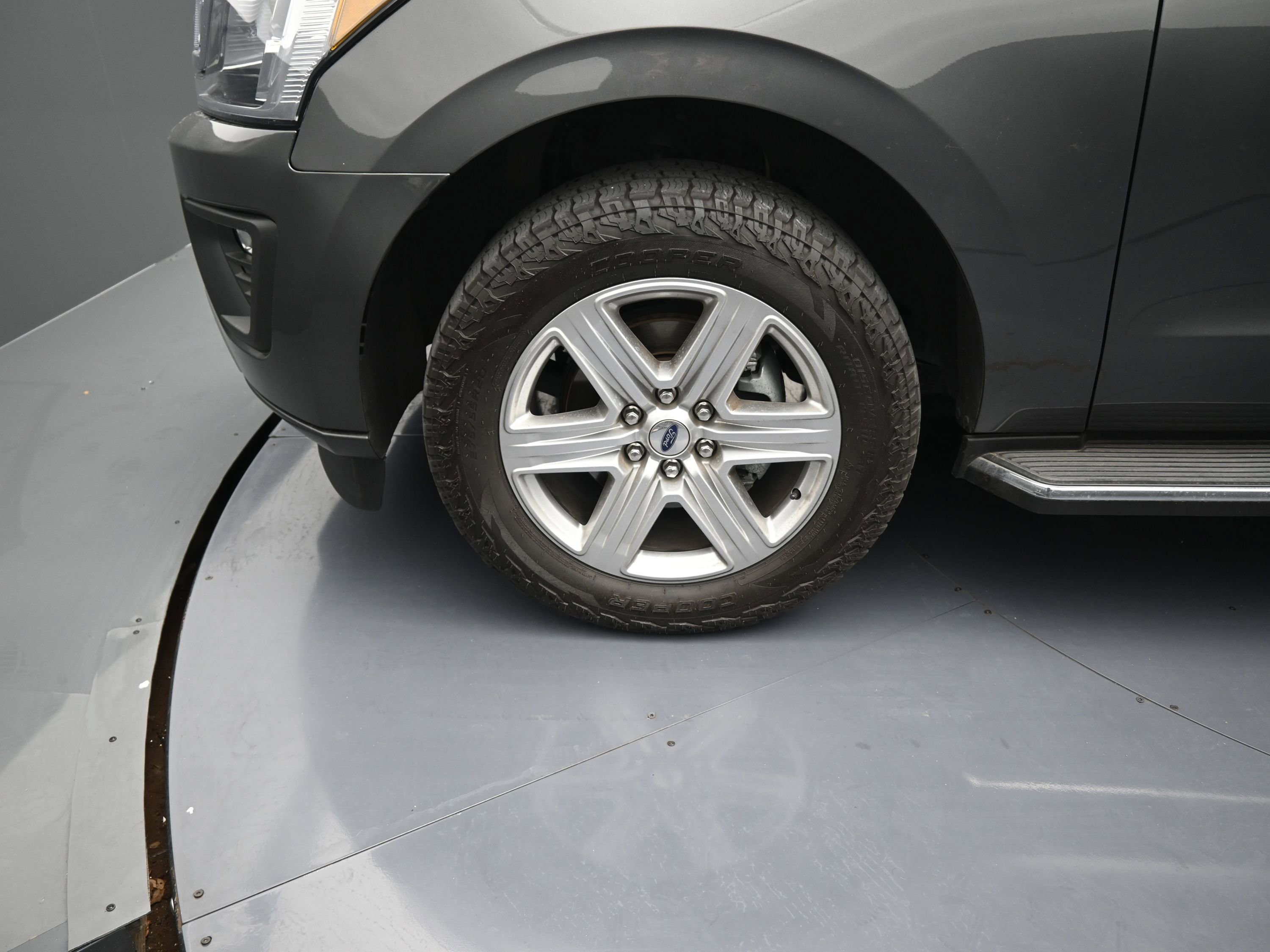 Used 2019 Ford Expedition XLT w/ Equipment Group 202A image 10