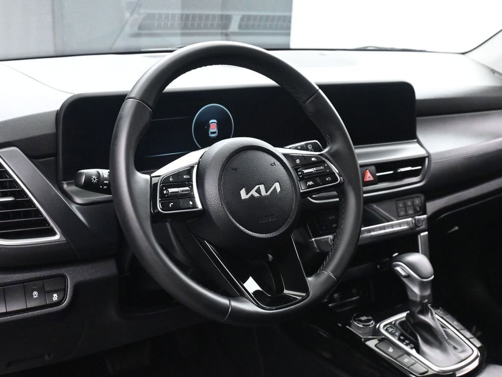 Used 2024 Kia Seltos EX image 23