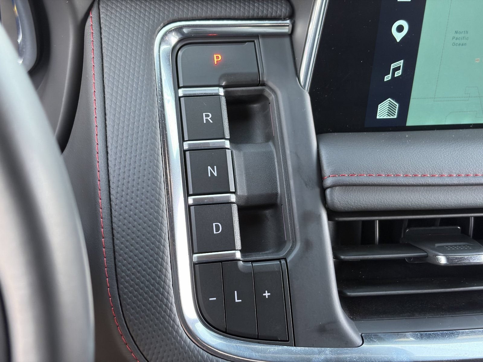 Used 2024 Chevrolet Tahoe RST w/ RST Performance Edition AWD/4WD image 32