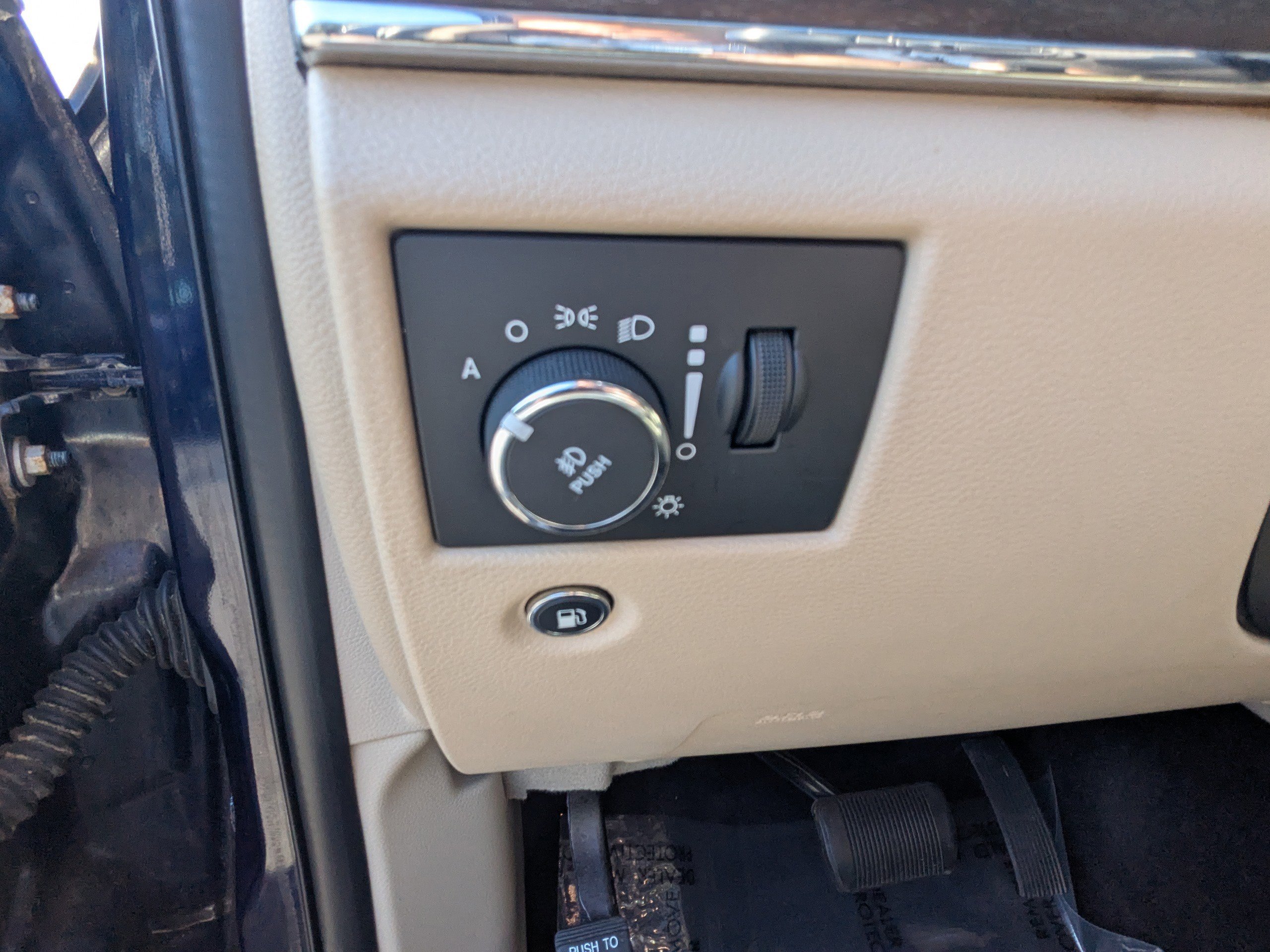 Used 2015 Jeep Grand Cherokee Limited w/ Luxury Group II image 21