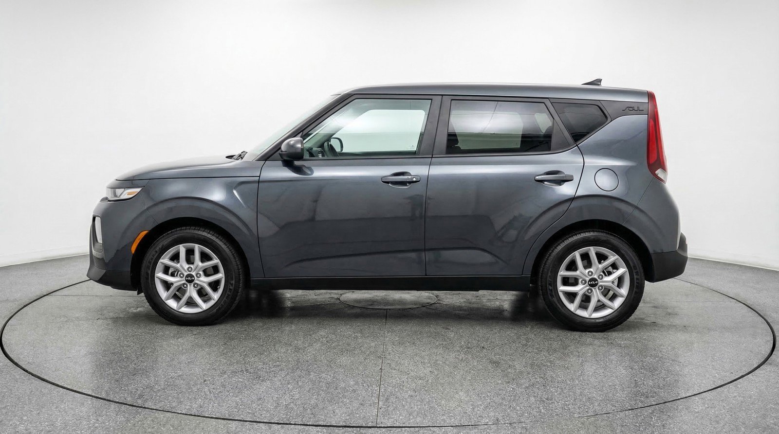 Used 2025 Kia Soul LX w/ LX Technology Package image 5