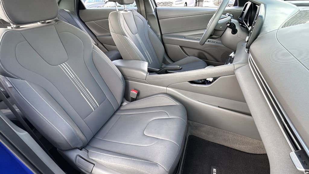 Used 2023 Hyundai Elantra SEL image 16