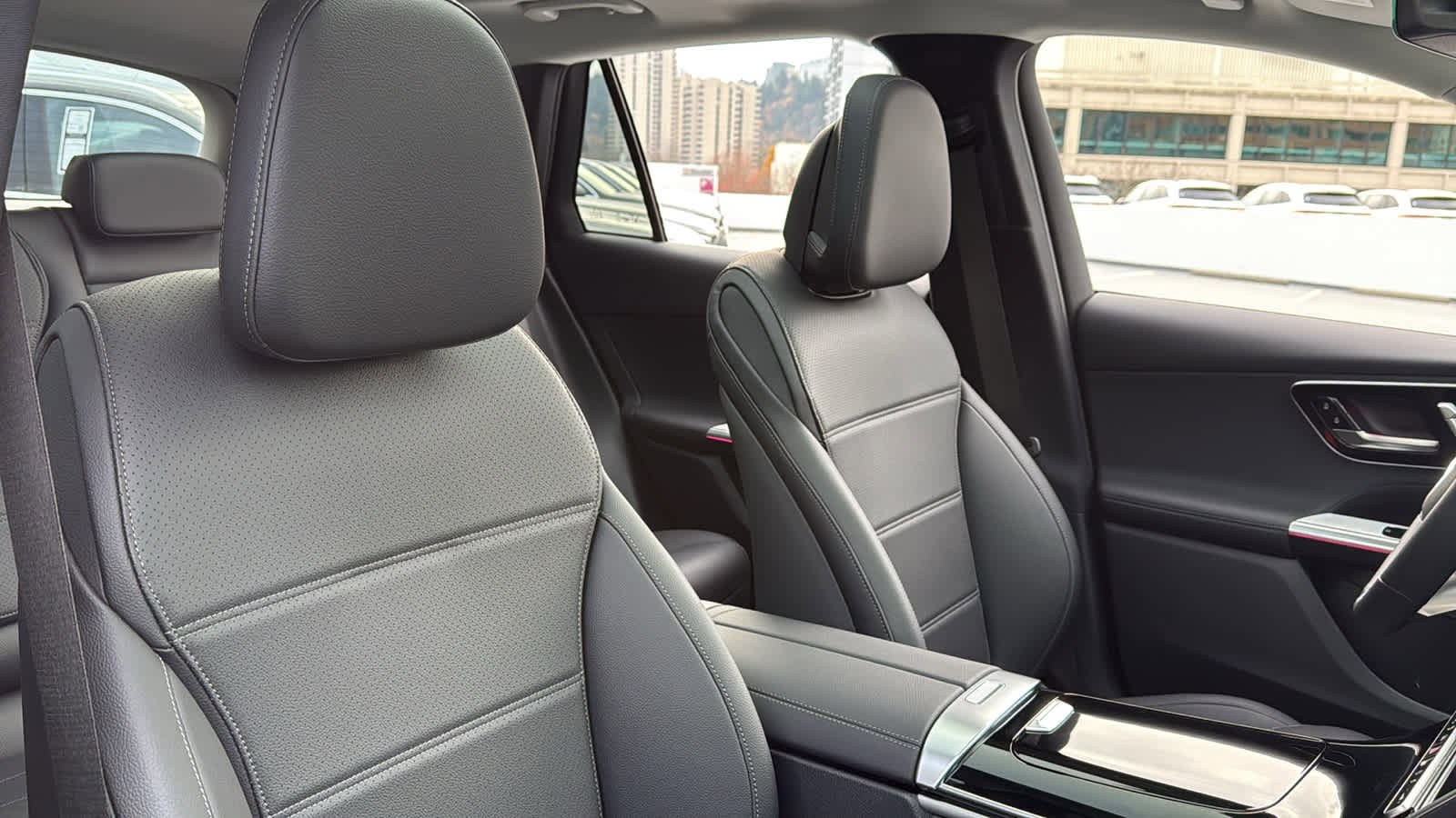 New 2025 Mercedes-Benz GLC 350e 4MATIC image 33