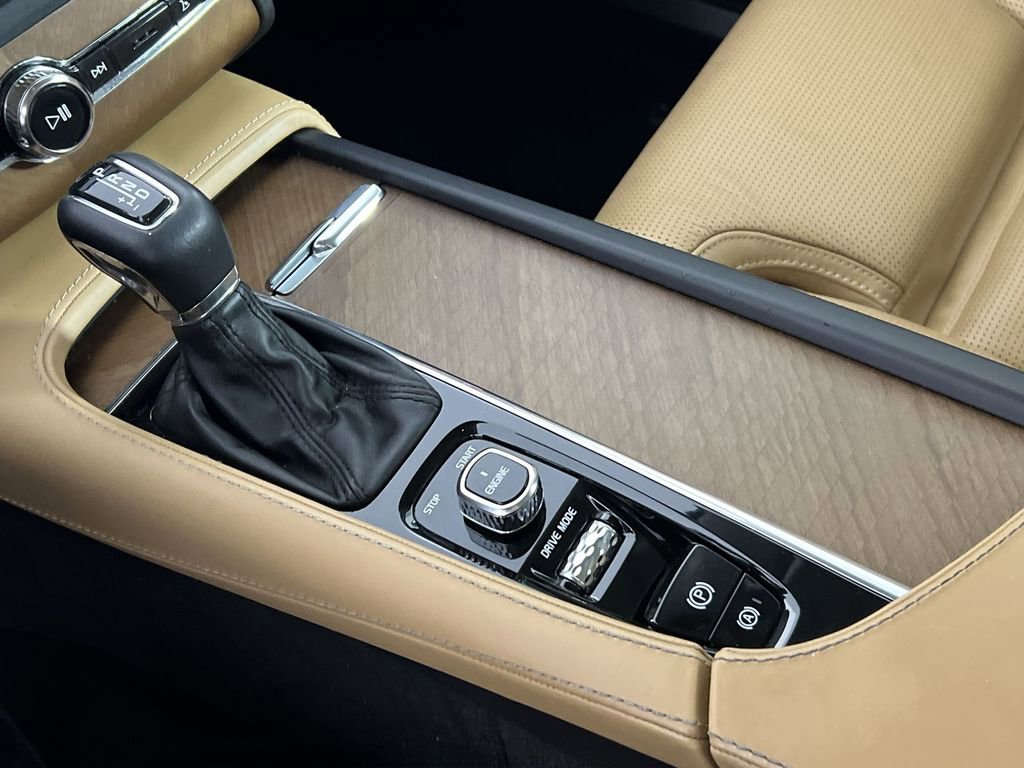 Used 2016 Volvo XC90 T6 Inscription w/ Protection Package Plus image 19