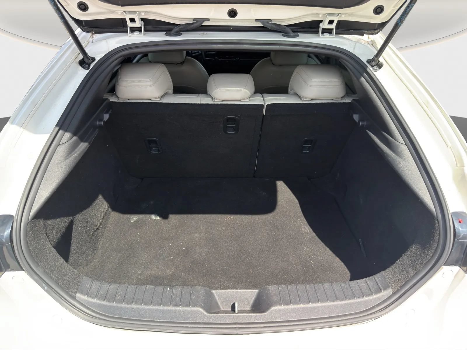 Used 2020 MAZDA MAZDA3 Hatchback FWD image 20