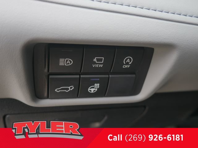 Used 2024 Toyota Highlander Limited AWD/4WD image 24