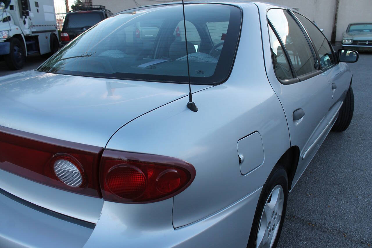 Used 2005 Chevrolet Cavalier Sedan w/ Preferred Equipment Group FWD image 14
