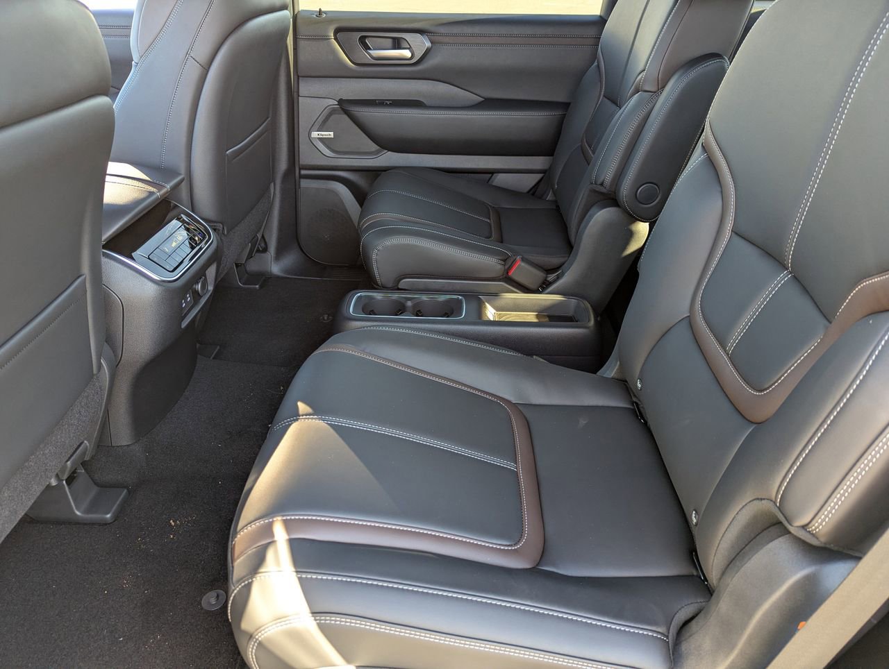 New 2026 Nissan Armada SL w/ Captain's Chari Seat Package image 28