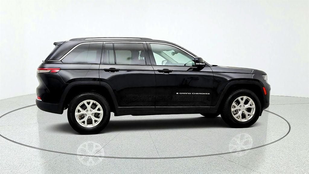 Used 2023 Jeep Grand Cherokee Limited AWD/4WD image 4