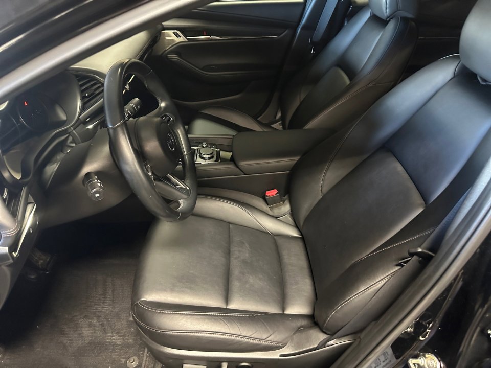 Used 2019 MAZDA MAZDA3 Hatchback w/ Preferred Package image 11