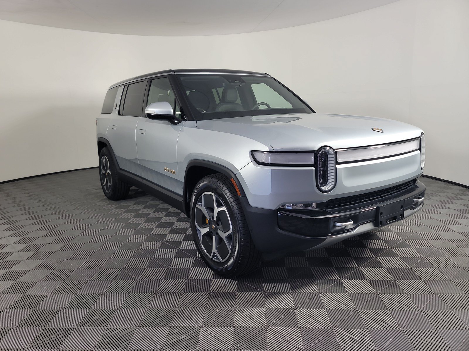 Used 2024 Rivian R1S Adventure AWD/4WD image 7