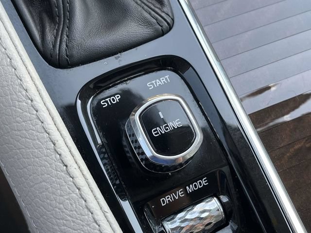 Used 2016 Volvo XC90 T6 Momentum w/ Momentum Plus Package AWD/4WD image 35