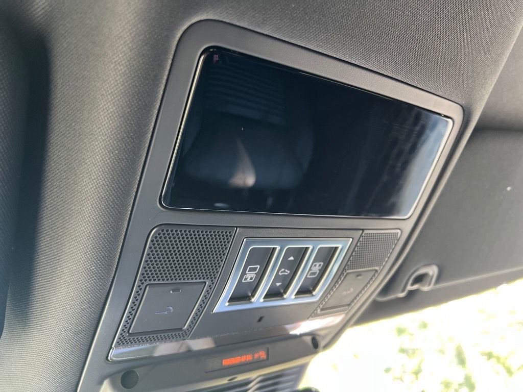 New 2025 Land Rover Discovery S image 22