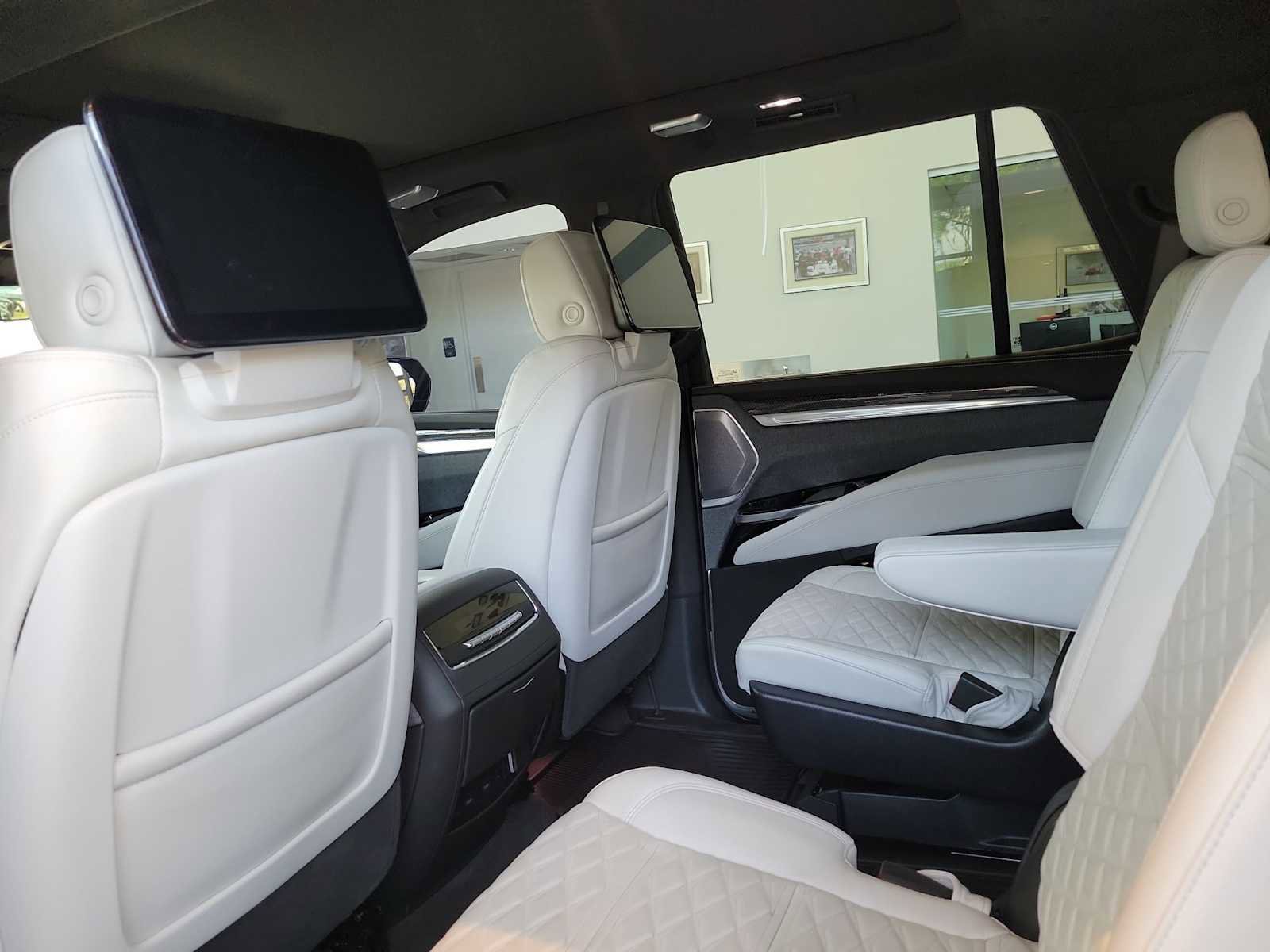 Used 2025 Cadillac Escalade V AWD/4WD image 12